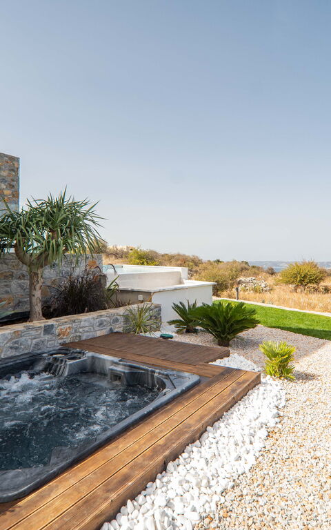 Venetian Villa: Building Exterior, Garden, Hot Tub, Outdoor, Scenic View