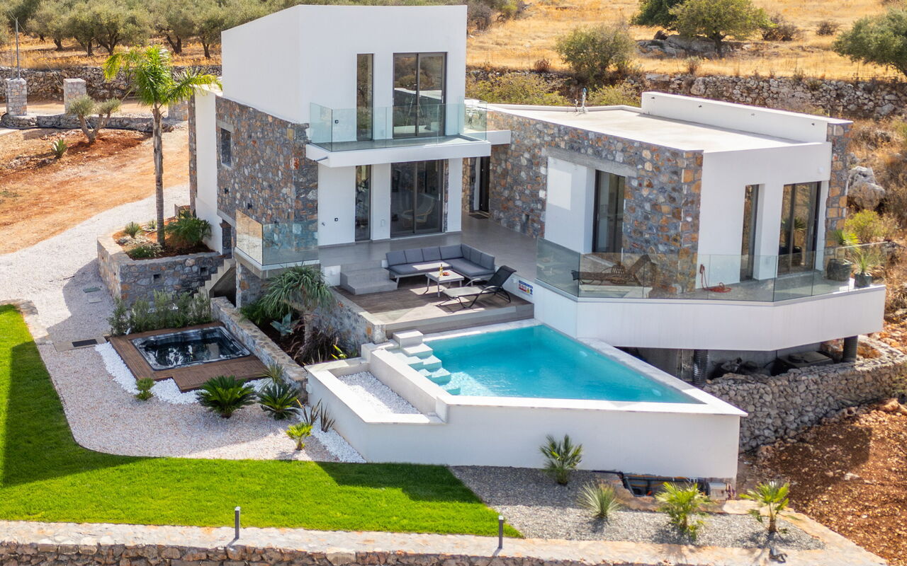 Venetian Villa: Building Exterior, Garden, Outdoor, Pool