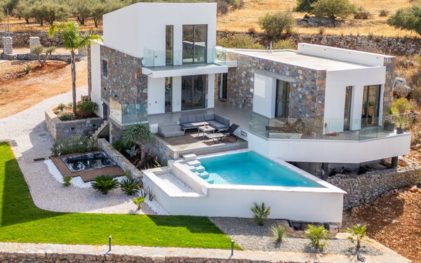 Venetian Villa: Building Exterior, Garden, Outdoor, Pool