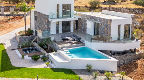 Venetian Villa: Building Exterior, Garden, Outdoor, Pool
