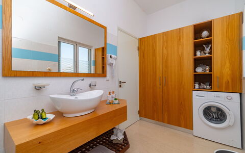 Accommodation Christianna Apartments 2: Bathroom