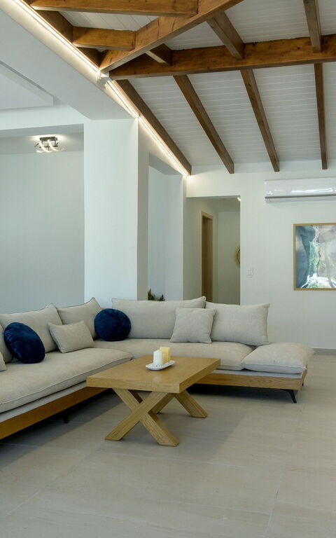 Villa Aurora Blue: Living Room