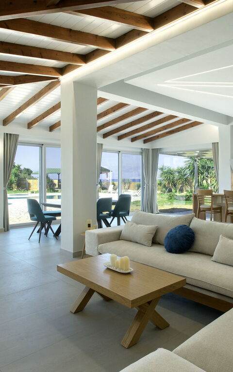 Villa Aurora Blue: Living Room