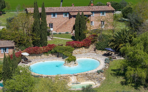 Casale delle Mele: Building Exterior, Pool, Scenic View