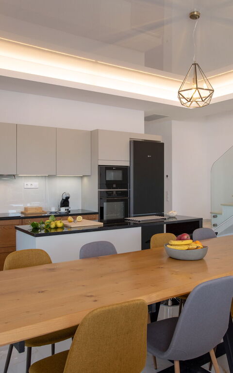 Villa Sunset: Dining Room, Kitchen