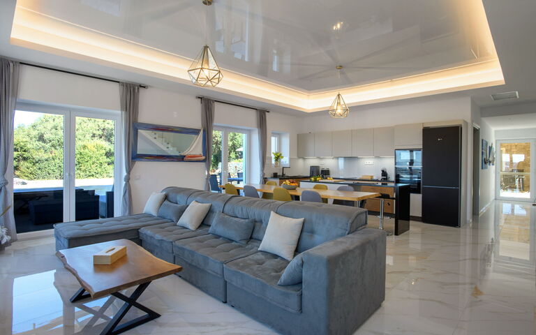 Villa Sunset: Kitchen, Living Room