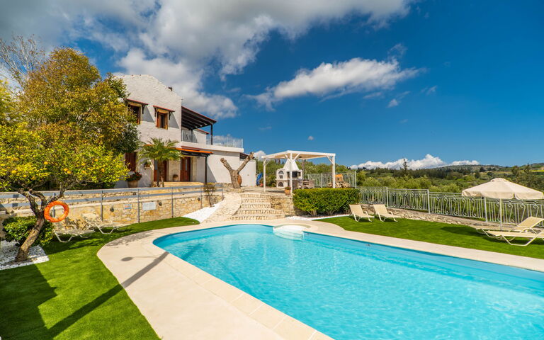Villa Faye: Building Exterior, Outdoor, Pool, Spring, Summer