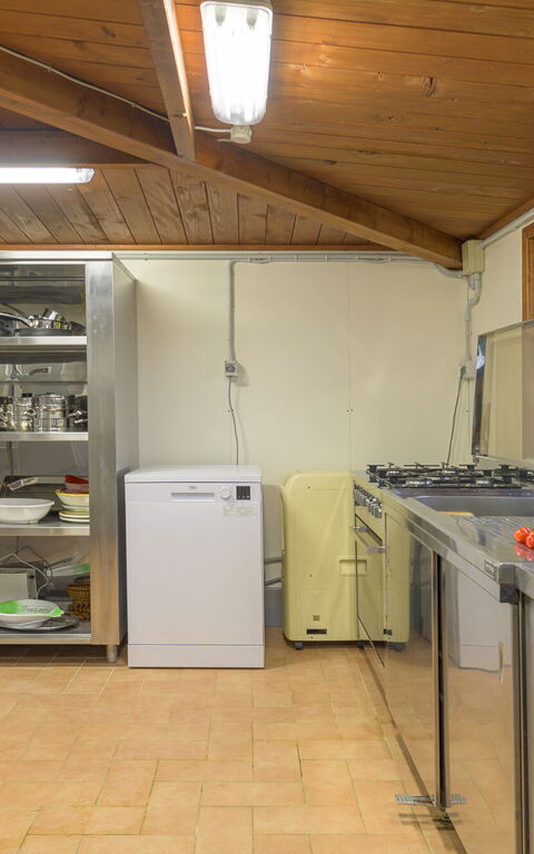 Villa la Contea: Kitchen