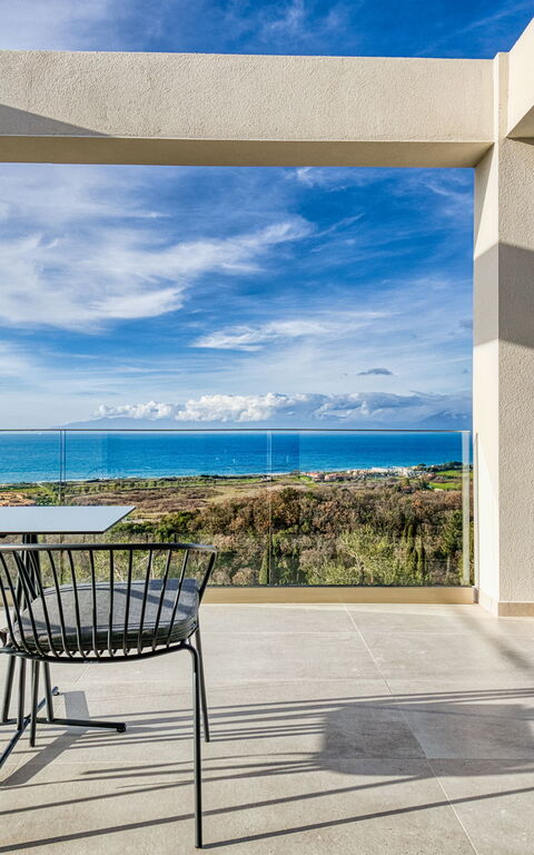 Villa Dominante: Balcony / Terrace / Patio, Building Exterior, Outdoor, Scenic View