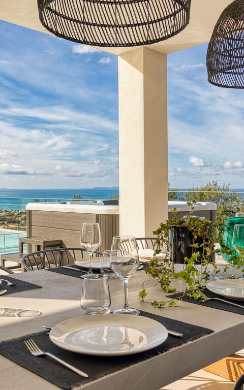 Villa Dominante: Balcony / Terrace / Patio, Building Exterior, Outdoor, Pool, Scenic View