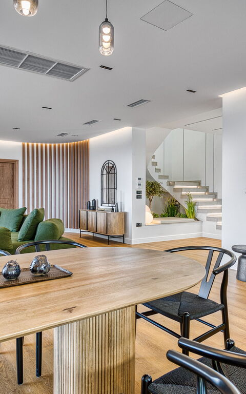 Villa Dominante: Dining Room, Living Room