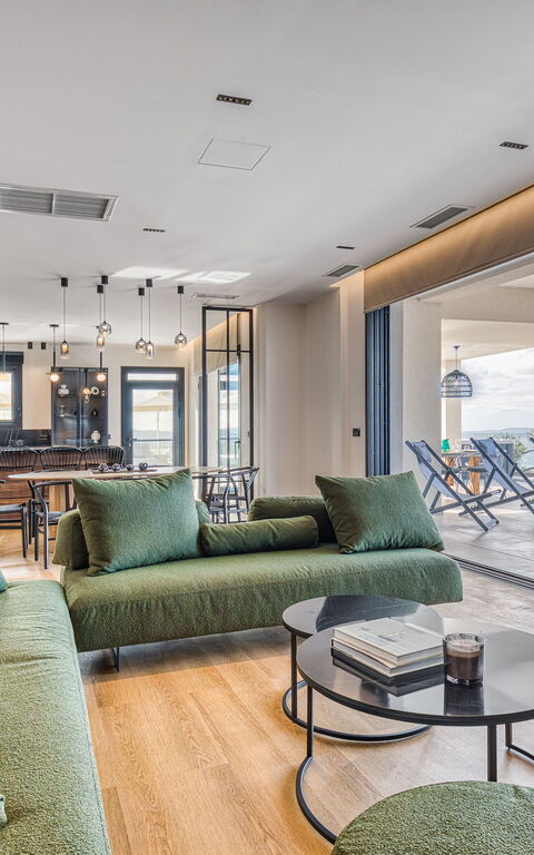 Villa Dominante: Living Room