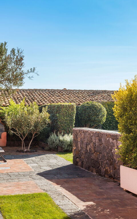 Micanera House: Building Exterior, Outdoor