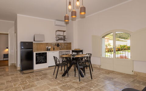 Accommodation Borgo Ariano 18: Dining Room, Kitchen