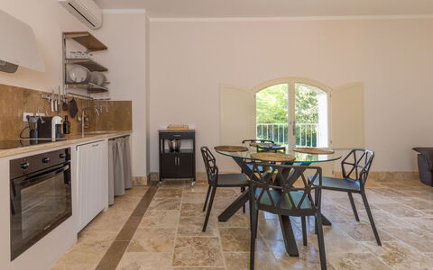 Accommodation Borgo Ariano 18: Dining Room, Kitchen