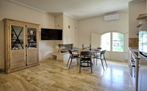 Accommodation Borgo Ariano 19: Dining Room, Kitchen, Living Room