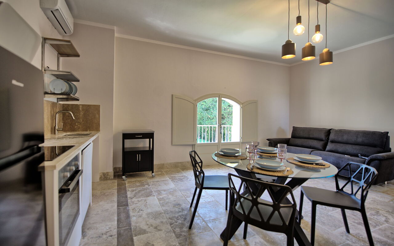 Accommodation Borgo Ariano 18: Dining Room, Kitchen, Living Room