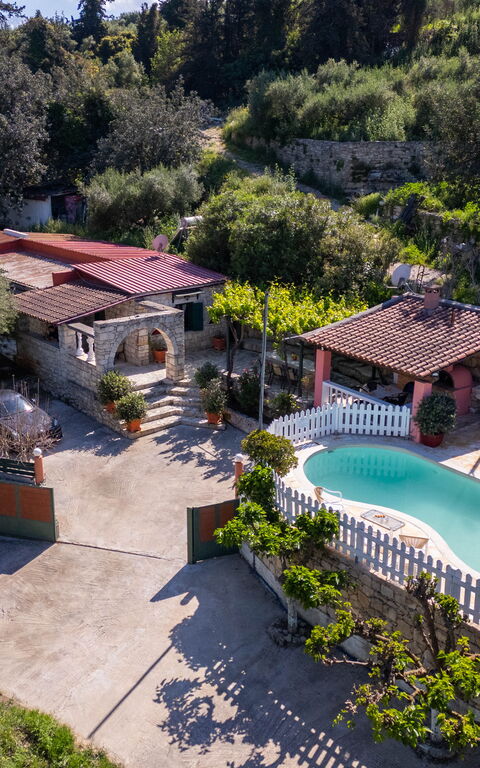 Villa Nikolas: Pool, Scenic View