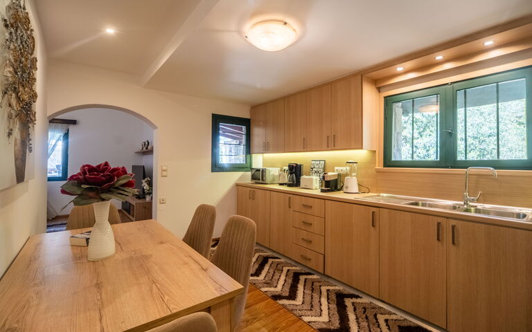 Villa Nikolas: Dining Room, Kitchen
