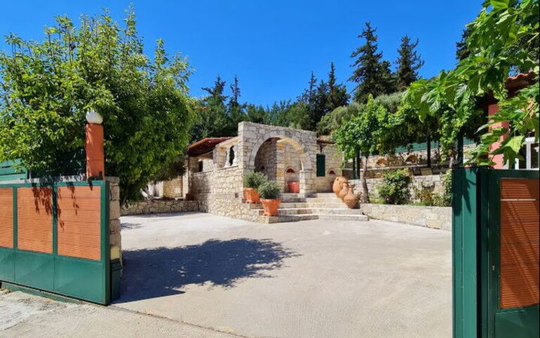 Villa Nikolas: Building Exterior