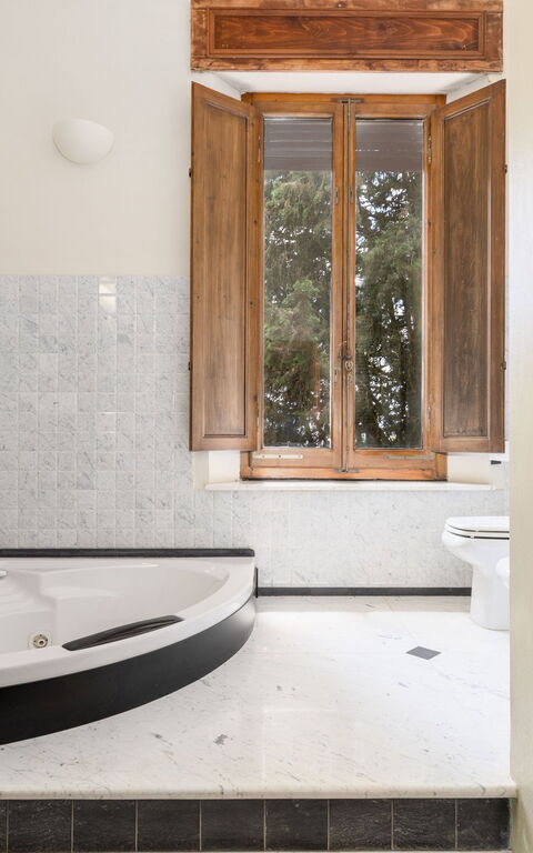 Villa Silvia: Bathroom, Hot Tub