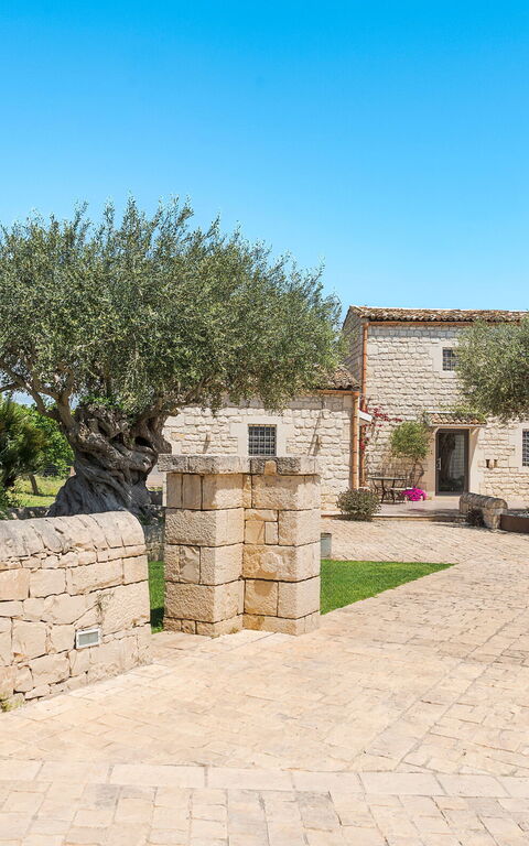 Corte Antigua: Building Exterior, Main Entrance, Outdoor