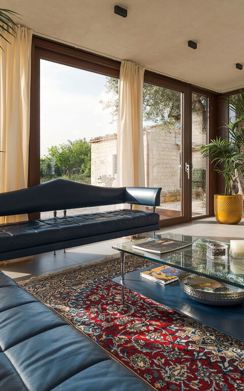 Corte Antigua: Living Room