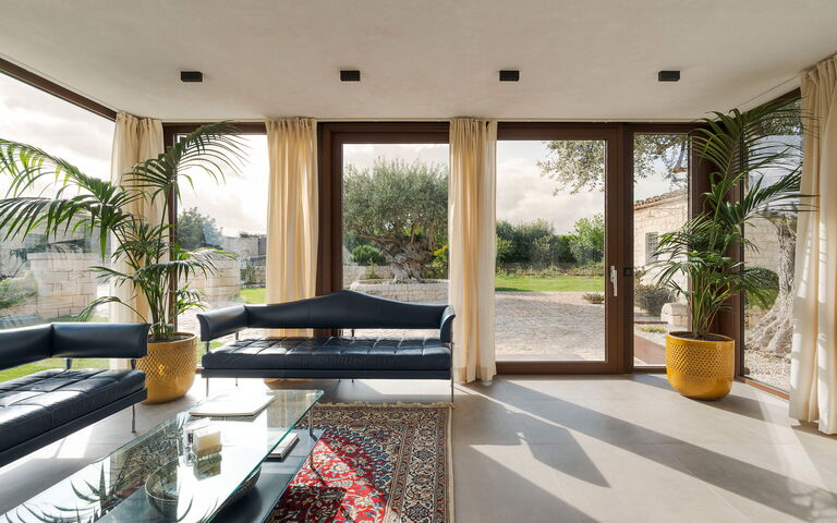 Corte Antigua: Living Room