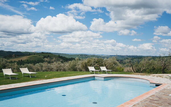 Podere Lupinati: Pool, Scenic View