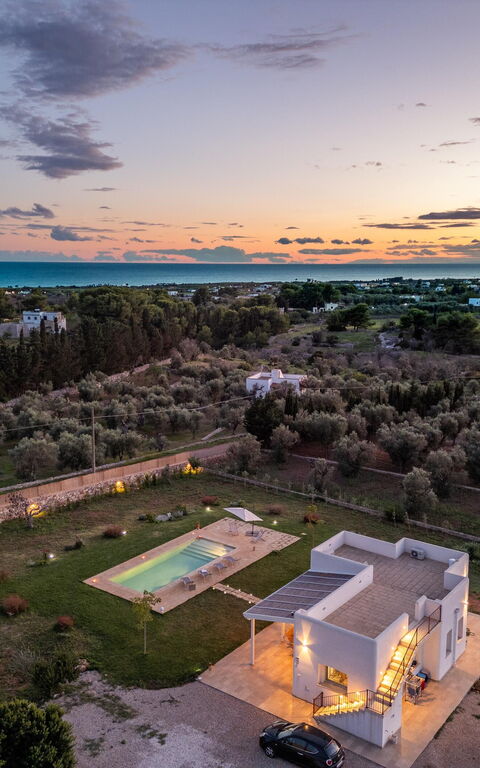 Villa Incantesimo: Garden, Pool, Scenic View