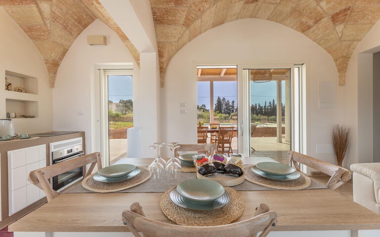 Villa Incantesimo: Dining Room, Kitchen, Living Room