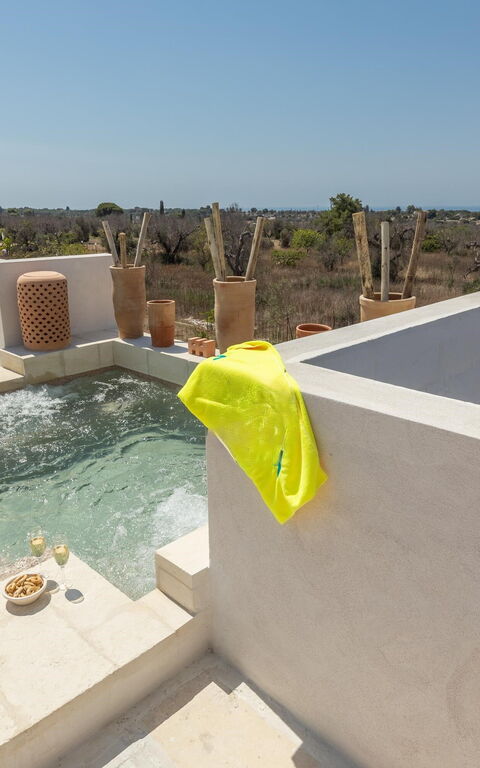 Villa Perla Del Sud: Building Exterior, Hot Tub, Outdoor, Scenic View