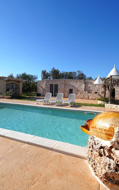 Trullo Samanta: Building Exterior, Outdoor, Pool