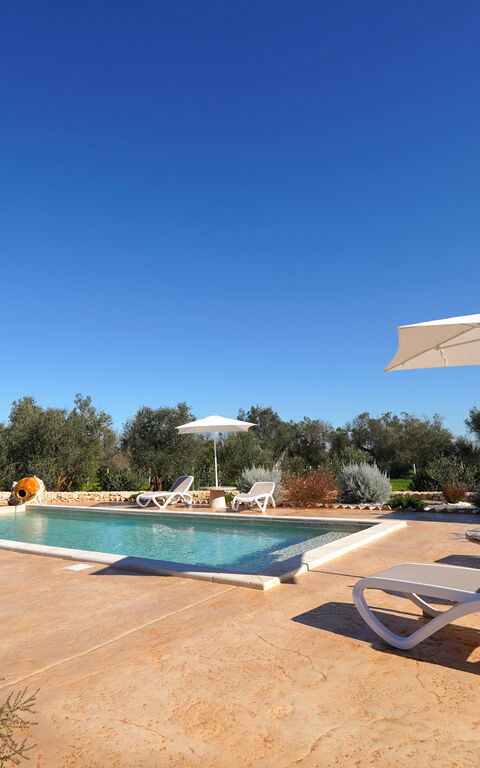 Trullo Samanta: Building Exterior, Outdoor, Pool