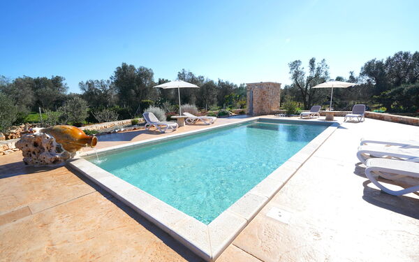 Trullo Samanta: Building Exterior, Outdoor