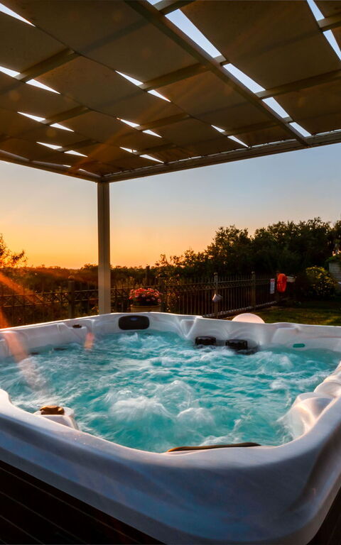 Villa Irida: Hot Tub, Scenic View