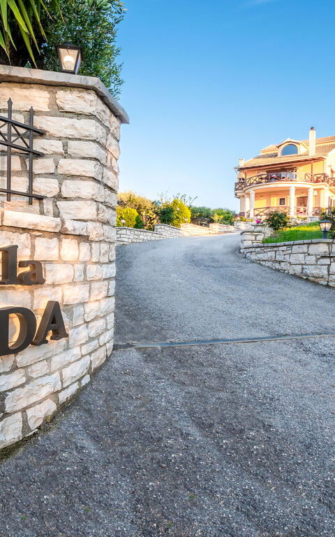 Villa Irida: Main Entrance