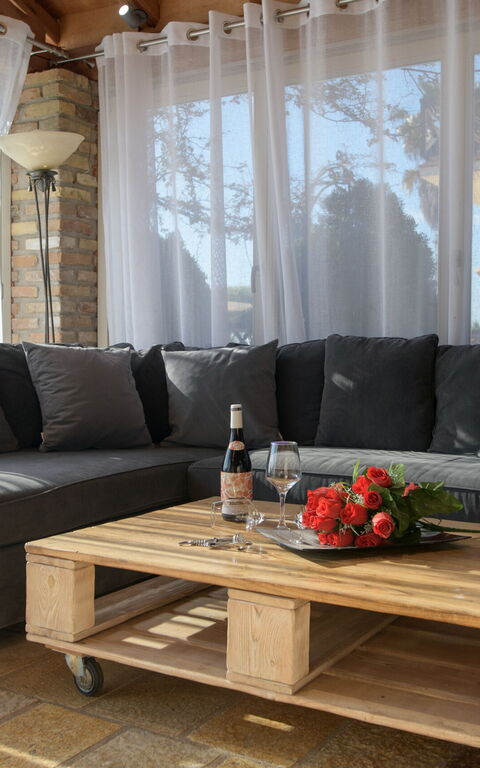 Villa Irida: Dining Room, Kitchen, Living Room