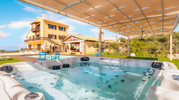 Villa Irida: Hot Tub