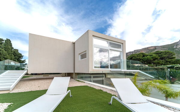 Villa Pizzolungo: Building Exterior, Outdoor