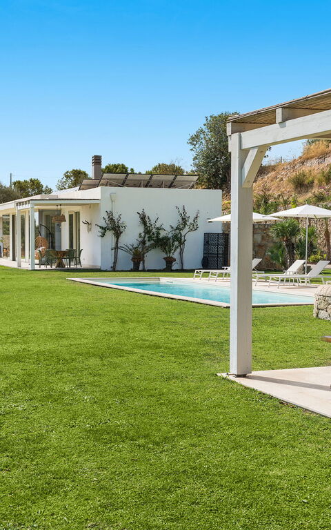 Villa Petite Afrique: Balcony / Terrace / Patio, Building Exterior, Garden, Outdoor, Pool