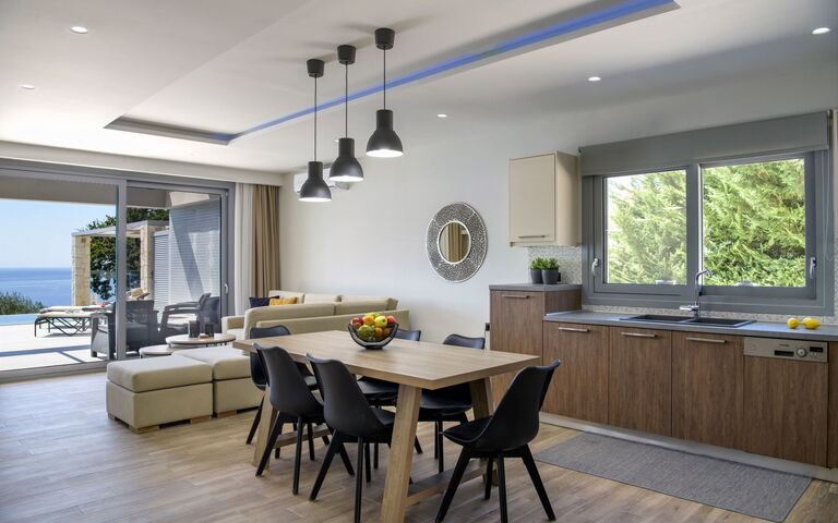 Villa Alkyoni: Dining Room, Kitchen