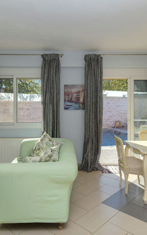 Doctor'S House: Dining Room, Living Room