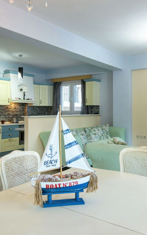 Doctor'S House: Dining Room, Living Room