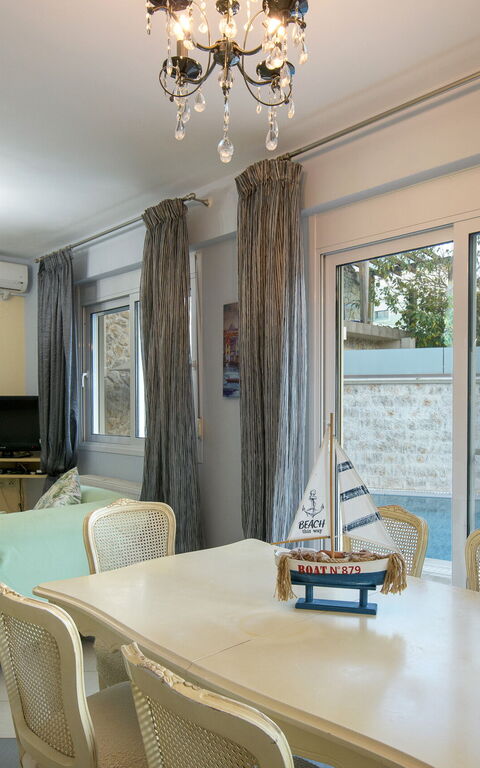 Doctor'S House: Dining Room, Living Room