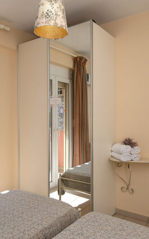 Doctor'S House: Bedroom