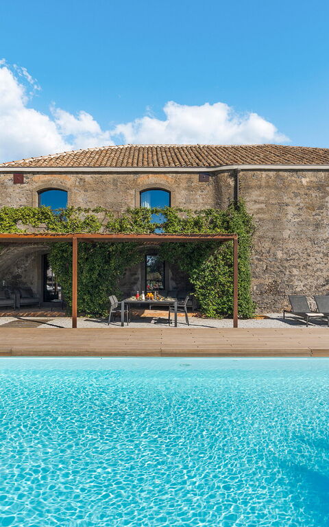 Muna Retreat: Building Exterior, Outdoor, Pool