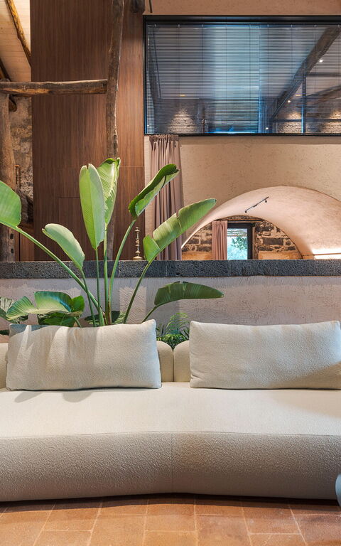 Muna Retreat: Living Room