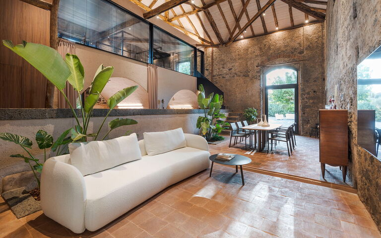 Muna Retreat: Dining Room, Living Room