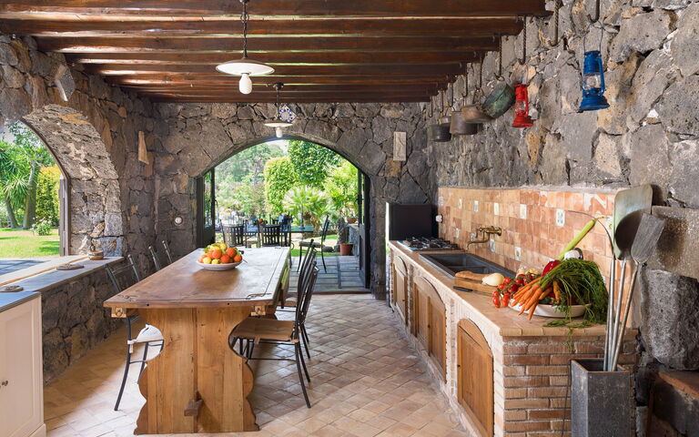 Villa Saracina: Dining Room, Kitchen